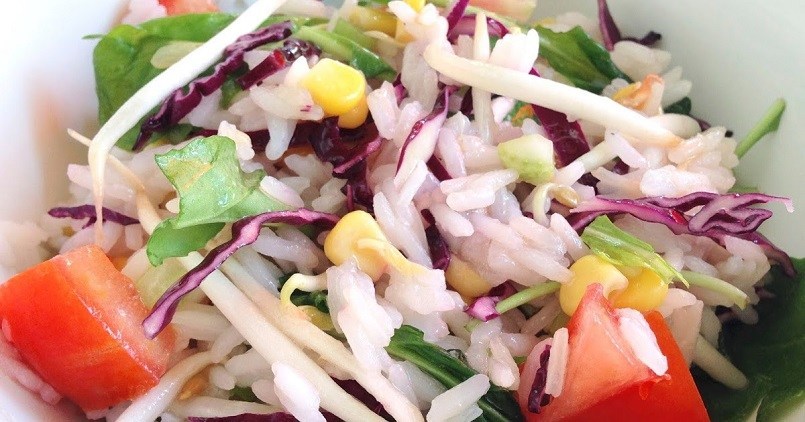 Ensalada de arroz con vinagreta de lima y jengibre